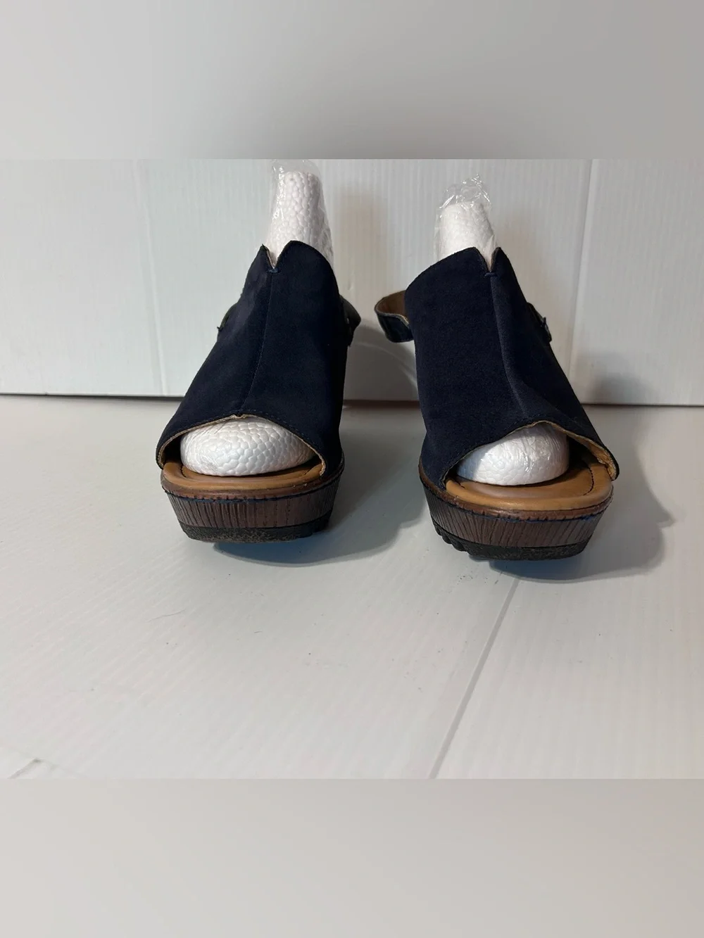 B.o.c. Navy leather wedge sandals women size 10 M
